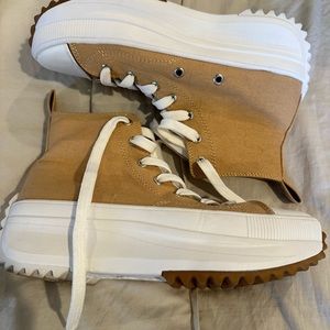 NWOT tan shoes